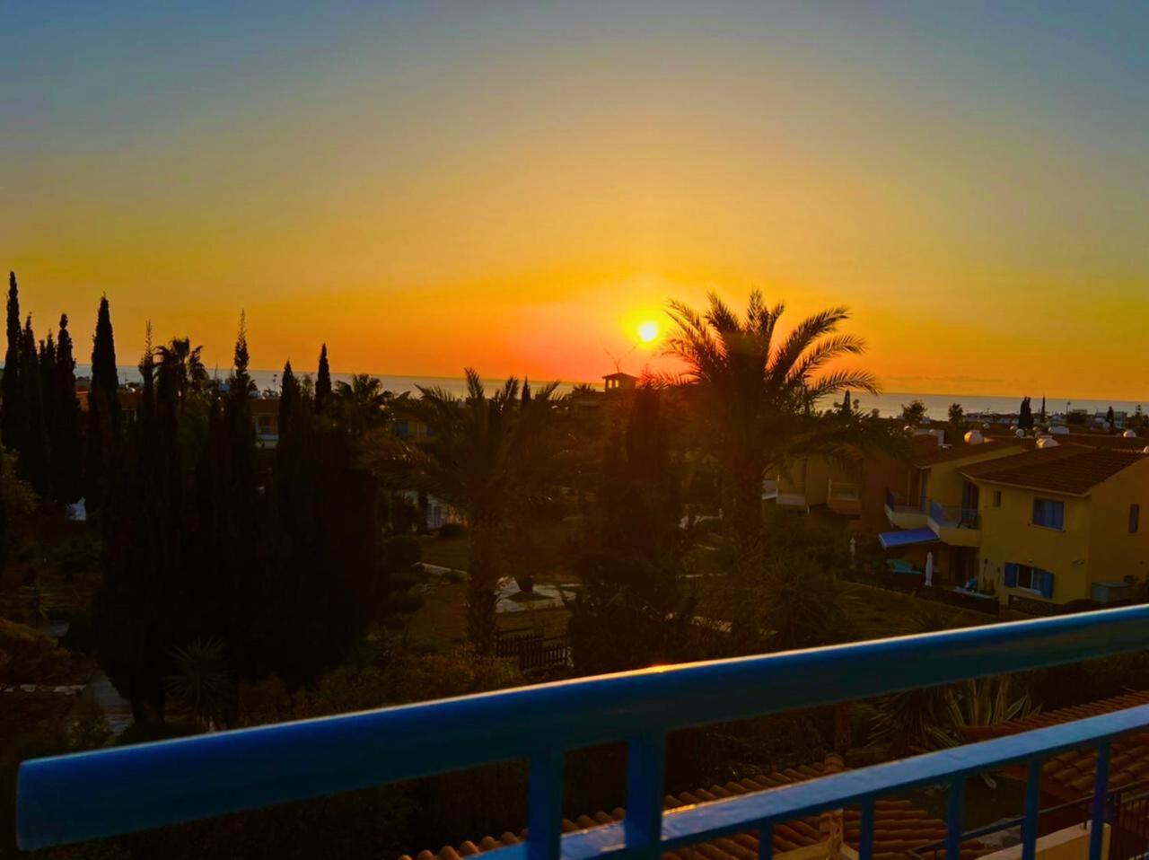 Ocean Sunset Apartment Paphos Exterior photo